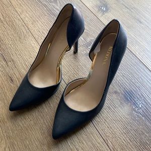 Gorgeous pointed toe black heals